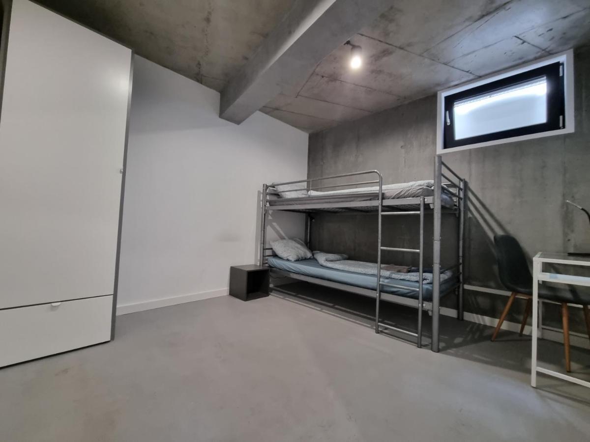 Industrialna Piwnica Hostel Гданськ Екстер'єр фото
