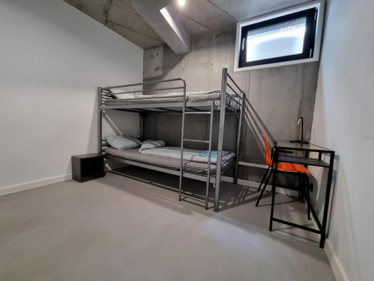 Industrialna Piwnica Hostel Гданськ Екстер'єр фото