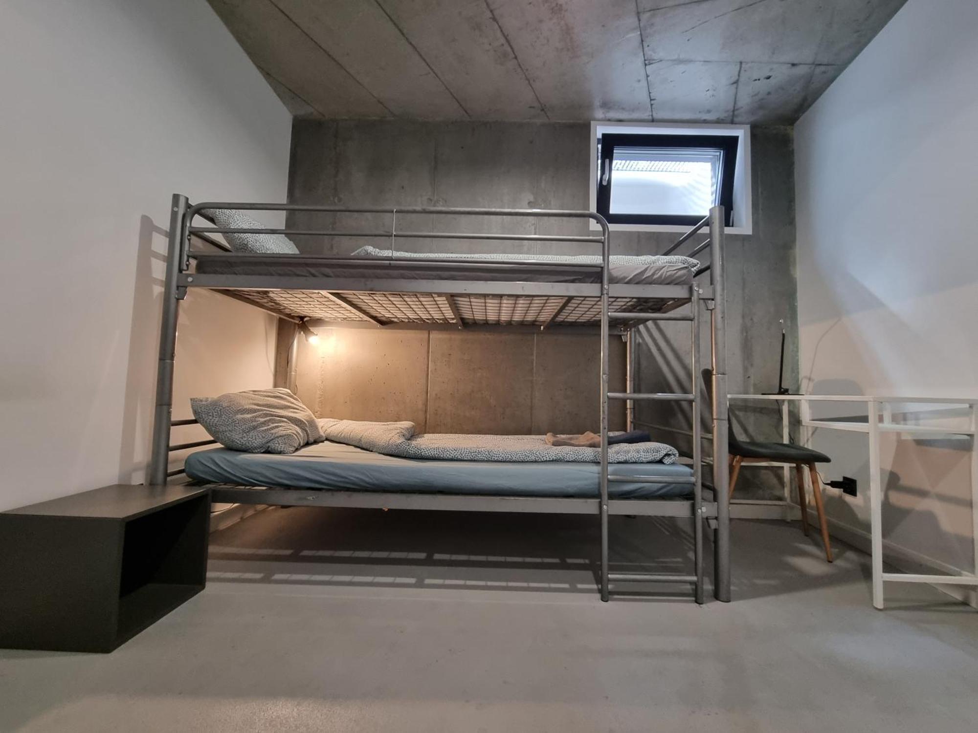 Industrialna Piwnica Hostel Гданськ Номер фото